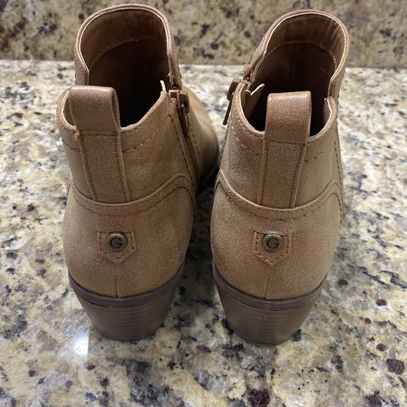 Guess light brown ankle boots - Picture 3 of 3